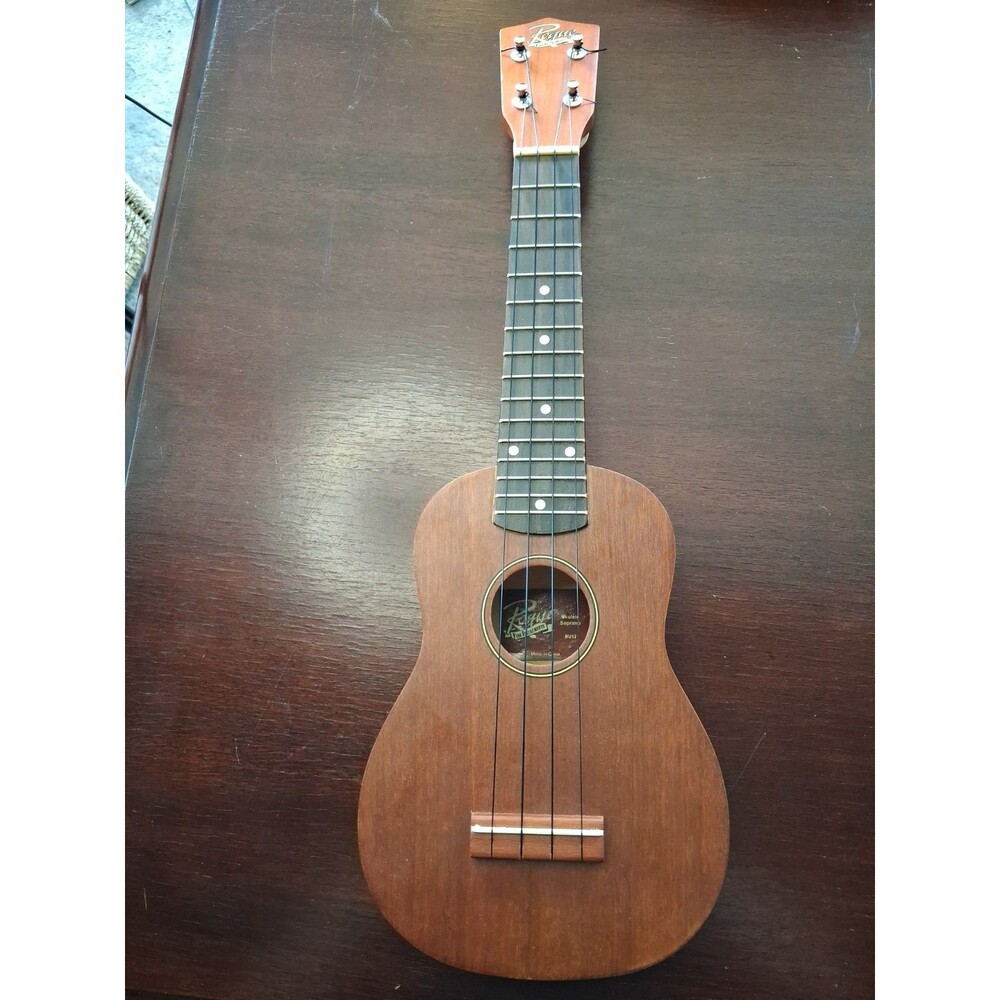 Rogue Finest Instruments Ukulele with Carrying Case Excellent Condition